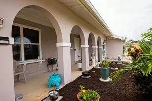 814 SE Corto Ct, Port Saint Lucie, FL 34983 - Photo 5