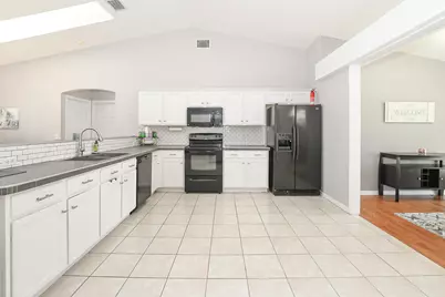 2133 SW Larchmont Lane, Port Saint Lucie, FL 34984 - Photo 9