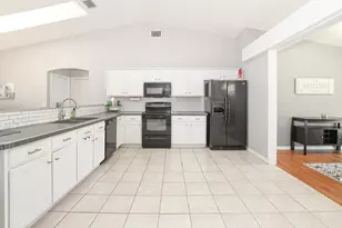 2133 SW Larchmont Ln, Port Saint Lucie, FL 34984 - Photo 9