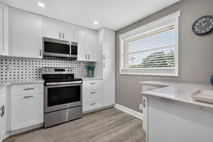 3951 Via Poinciana, Lake Worth, FL 33467 - Photo 3
