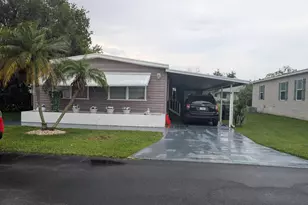 32 Manor Dr, Fort Pierce, FL 34982 - Photo 1