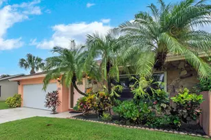 1222 Essex Dr, Wellington, FL 33414 - Photo 3