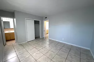 915 NE 8th St, Hallandale Beach, FL 33009 - Photo 11