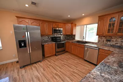 8208 NW 75th Avenue, Tamarac, FL 33321 - Photo 7