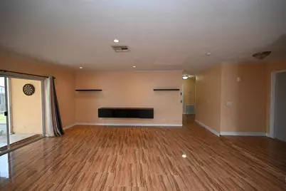 8208 NW 75th Avenue, Tamarac, FL 33321 - Photo 9