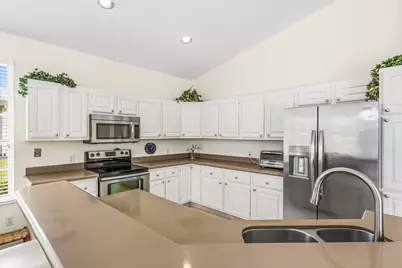9403 Pinebark Court, Fort Pierce, FL 34951 - Photo 9