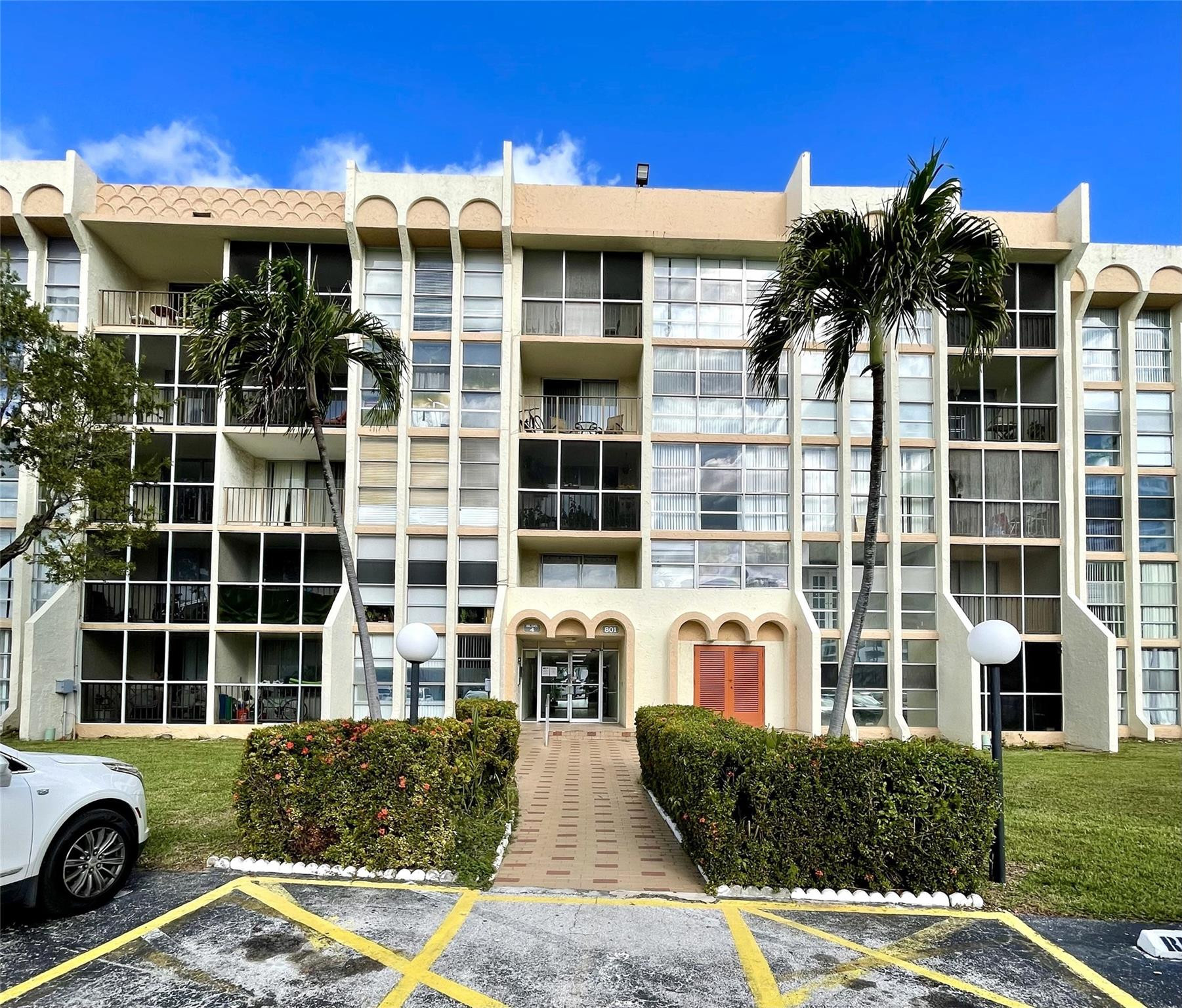 801 Three Islands Boulevard #214 - 801 Three Islands Boulevard #214, Hallandale Beach, FL 33009 Luxury Property | Jose Angel Pina