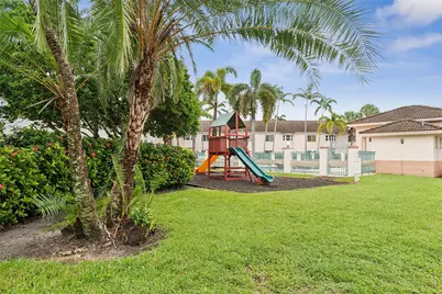 2173 NW 78th Avenue, Pembroke Pines, FL 33024 - Photo 13