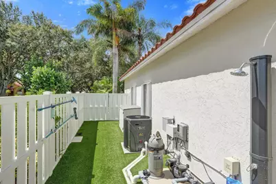 10729 Edinburgh Street, Cooper City, FL 33026 - Photo 37