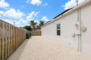 1013 SW Eureka Ave, Port Saint Lucie, FL 34953 - Photo 37