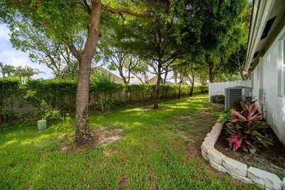 9846 Harbour Lake Circle, Boynton Beach, FL 33437 - Photo 17