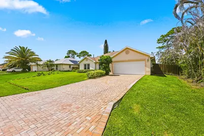 381 NE Surfside Avenue, Port Saint Lucie, FL 34983 - Photo 9