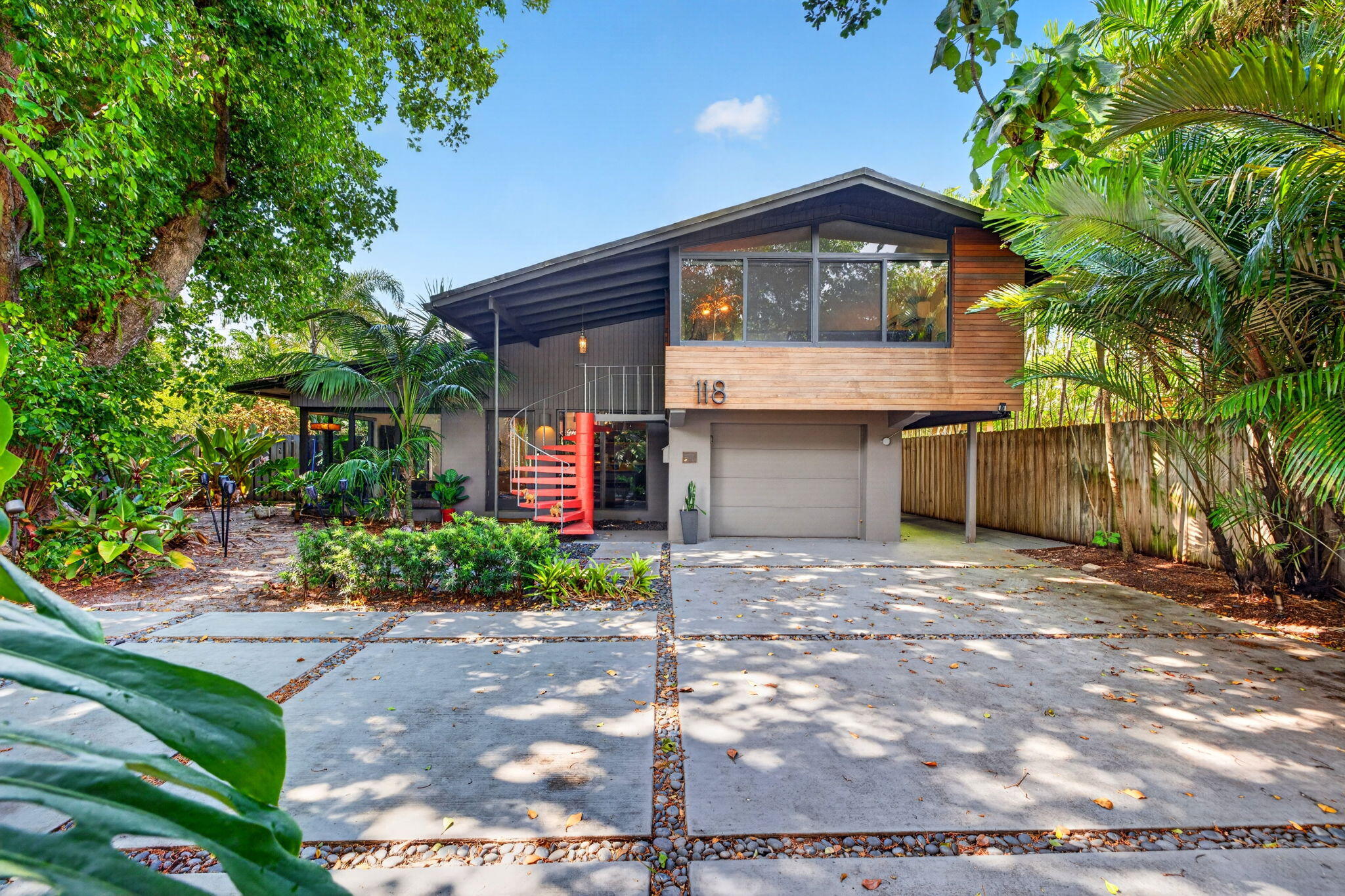 118 NE 16th Pl main architectural view