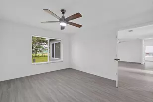 302 SW Kentwood Rd, Port Saint Lucie, FL 34953 - Photo 27