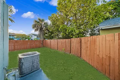 5789 Woodland Point Drive, Tamarac, FL 33319 - Photo 25