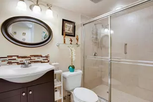 211 S Hollybrook Dr, Pembroke Pines, FL 33025 - Photo 11