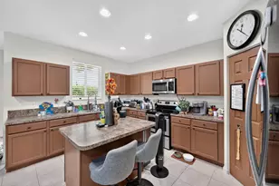 2823 S Evergreen Cir, Boynton Beach, FL 33426 - Photo 7