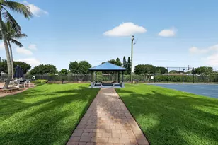 2823 S Evergreen Cir, Boynton Beach, FL 33426 - Photo 21