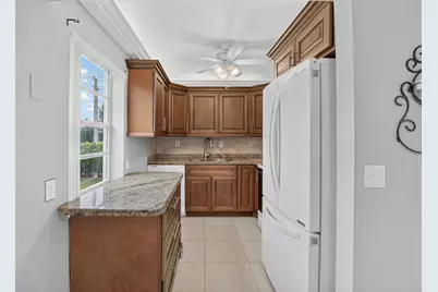 701 Burgundy O, Delray Beach, FL 33484 - Photo 9
