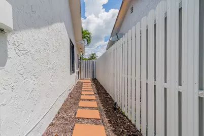 11010 NW 24th Court, Sunrise, FL 33322 - Photo 13