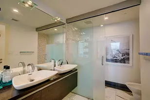 200 Biscayne Blvd Way, Miami, FL 33131 - Photo 9