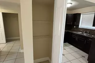 1370 NE 119th St, Miami, FL 33161 - Photo 11