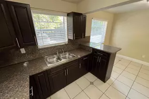 1370 NE 119th St, Miami, FL 33161 - Photo 13