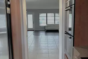 202 SW Crescent Ave, Port Saint Lucie, FL 34984 - Photo 5