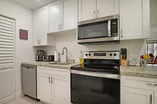 352 Covered Bridge Blvd, Greenacres, FL 33467 - Photo 5
