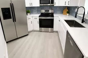 10229 NW 9th St Circle, Miami, FL 33172 - Photo 3