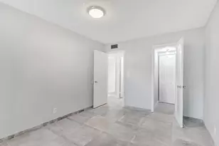 121 Bedford E, West Palm Beach, FL 33417 - Photo 15