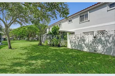 552 NW 208th Terrace, Pembroke Pines, FL 33029 - Photo 17