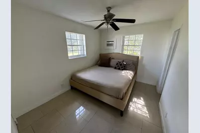 1042 Foster Road, Hallandale Beach, FL 33009 - Photo 7