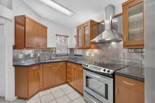 1252 Pine Sage Cir, West Palm Beach, FL 33409 - Photo 9