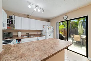 1704 Forest Lakes Cir, West Palm Beach, FL 33406 - Photo 15