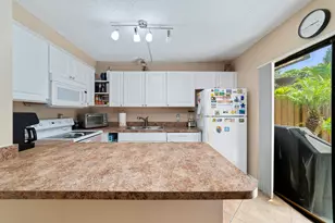 1704 Forest Lakes Cir, West Palm Beach, FL 33406 - Photo 13