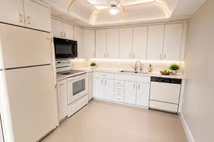 4024 Newcastle B, Boca Raton, FL 33434 - Photo 3