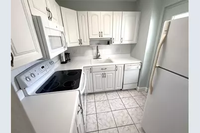 2555 NE 11th Street #303, Fort Lauderdale, FL 33304 - Photo 3