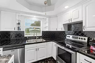 215 SW 8th St, Boynton Beach, FL 33426 - Photo 13