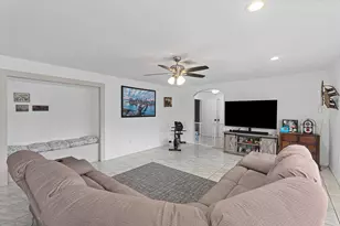 215 SW 8th St, Boynton Beach, FL 33426 - Photo 9