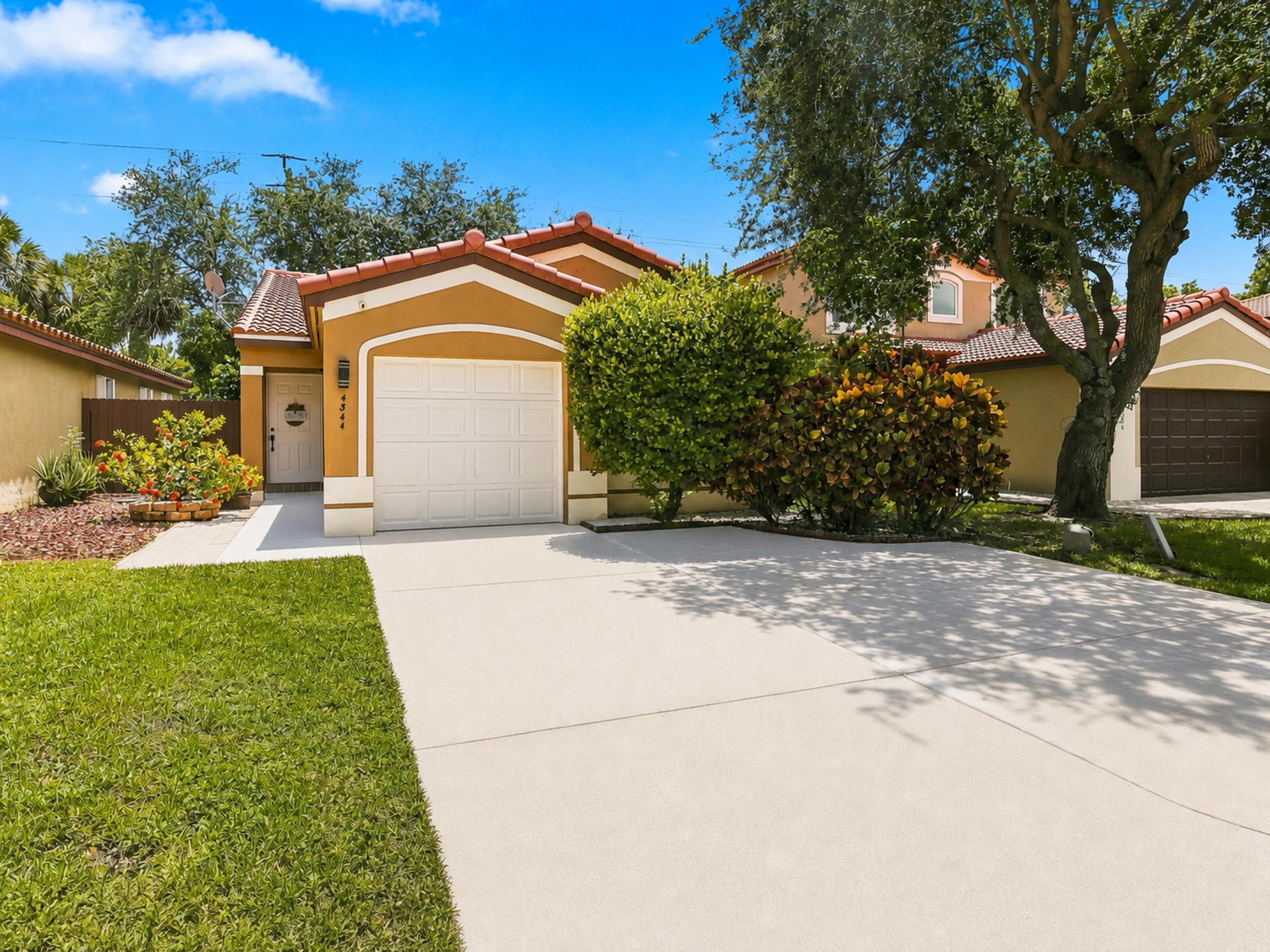 4344 NW 1st St - 4344 NW 1st St, Deerfield Beach, FL 33442 Luxury Property | Jose Angel Pina
