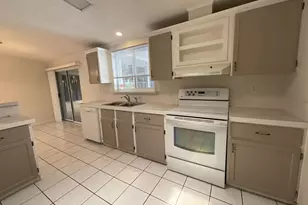 827 Sunglow St, Boynton Beach, FL 33436 - Photo 5