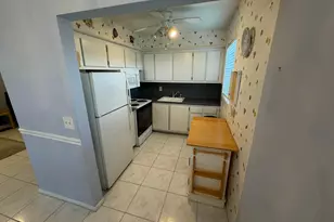 24 Easthampton A, West Palm Beach, FL 33417 - Photo 3