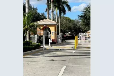 2140 SW 87th Way, Miramar, FL 33025 - Photo 3