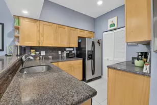 19271 Sabal Lake Dr, Boca Raton, FL 33434 - Photo 5