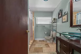 10010 NW 135th St, Hialeah Gardens, FL 33018 - Photo 15