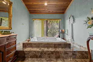 10010 NW 135th St, Hialeah Gardens, FL 33018 - Photo 9