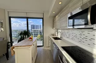121 NE 34th St, Miami, FL 33137 - Photo 11