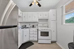 8400 Lagos De Campo Blvd, Tamarac, FL 33321 - Photo 15