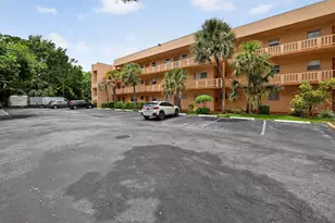 8400 Lagos De Campo Blvd, Tamarac, FL 33321 - Photo 19